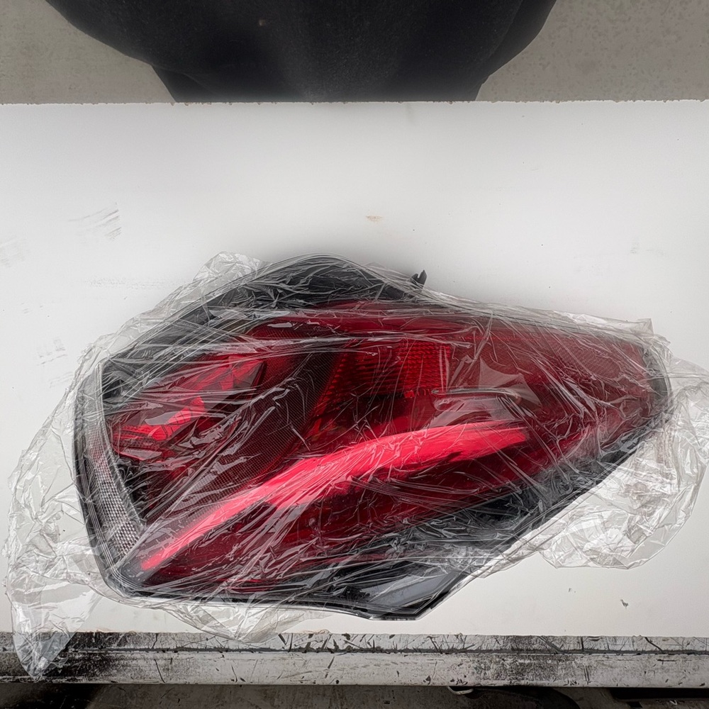 Red and Black Tail Light Toyota 2016-2018 left taillight Rav 4